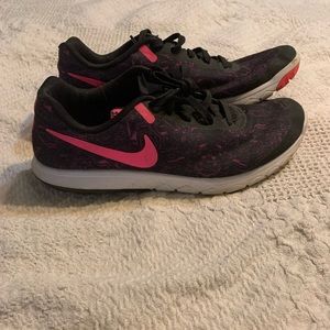 Size 11 womens Nike sneakers